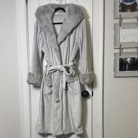 Pottery Barn Other - Pottery Barn Faux Fur Trim Hooded Robe Gray Plush Luxury Spa Gift Medium